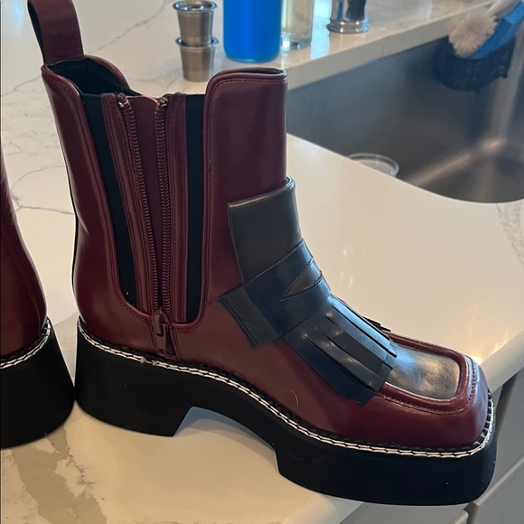 Stylish Burgundy and Black Women's Boots - Picture 5 of 8